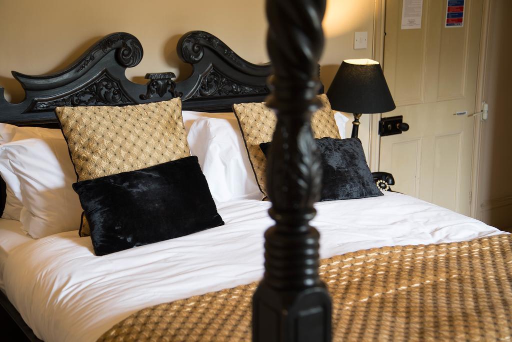 The Seagrave Arms Hotel Weston Subedge Стая снимка
