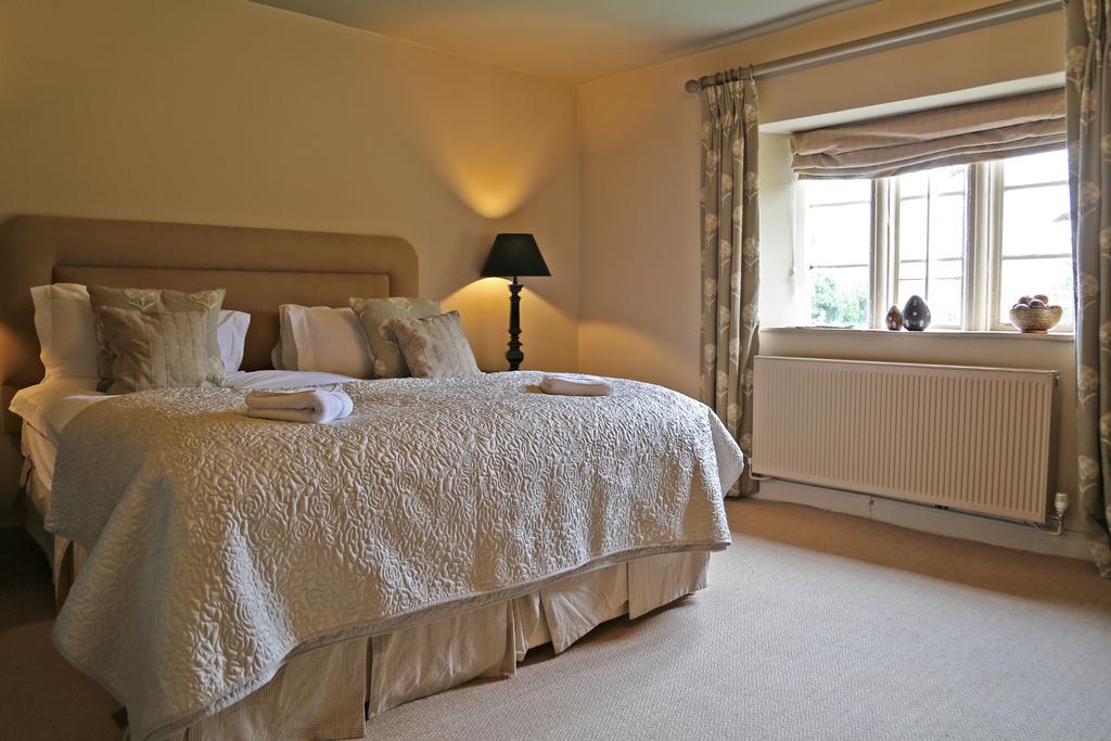 The Seagrave Arms Hotel Weston Subedge Стая снимка